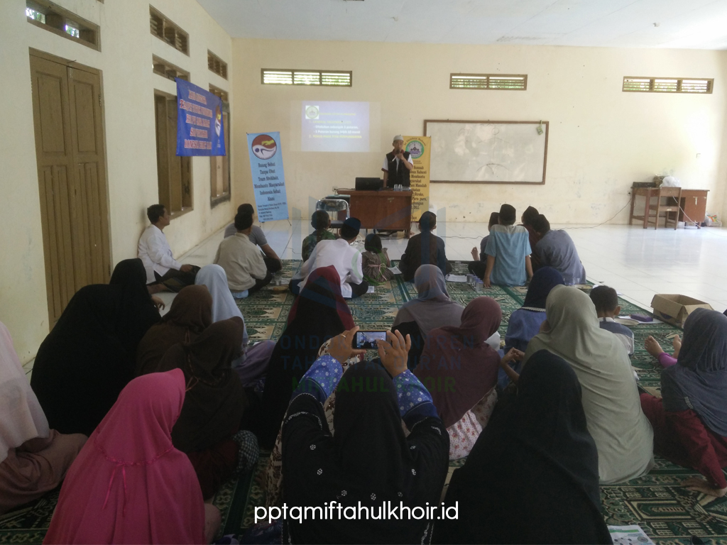 Sesi penyampaian materi totok punggung