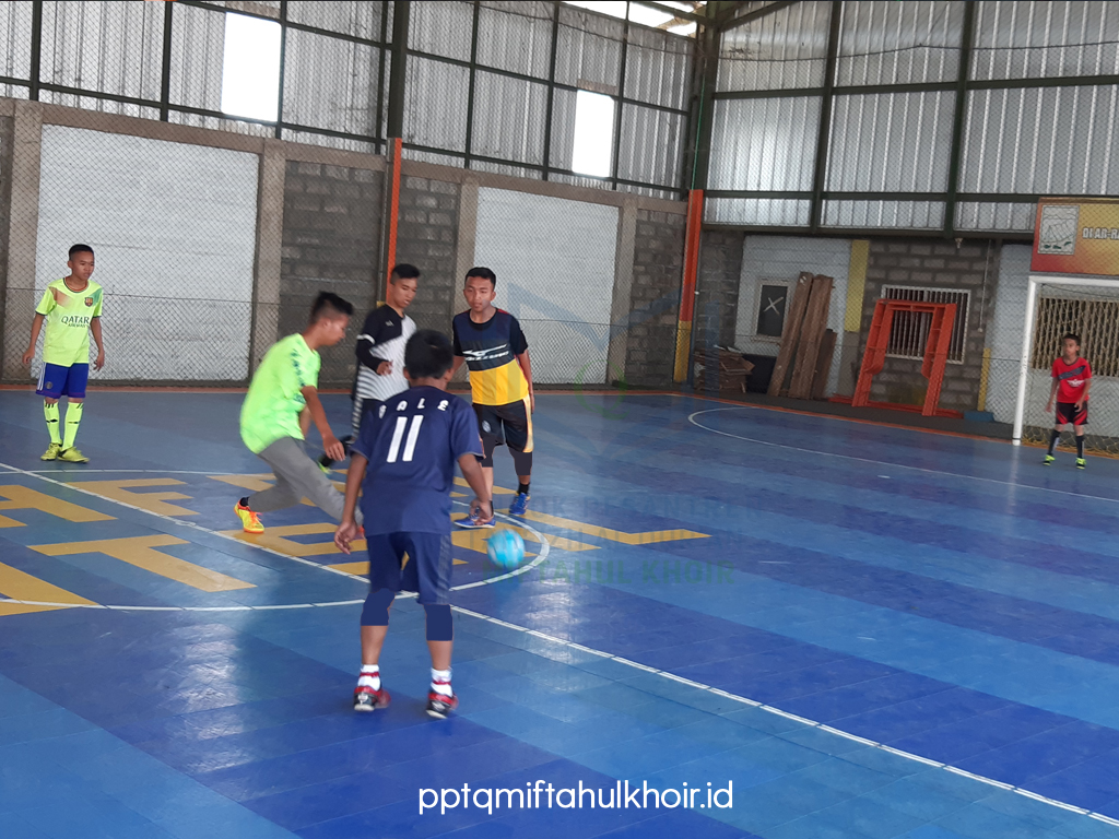 Pertandingan futsal antar santri