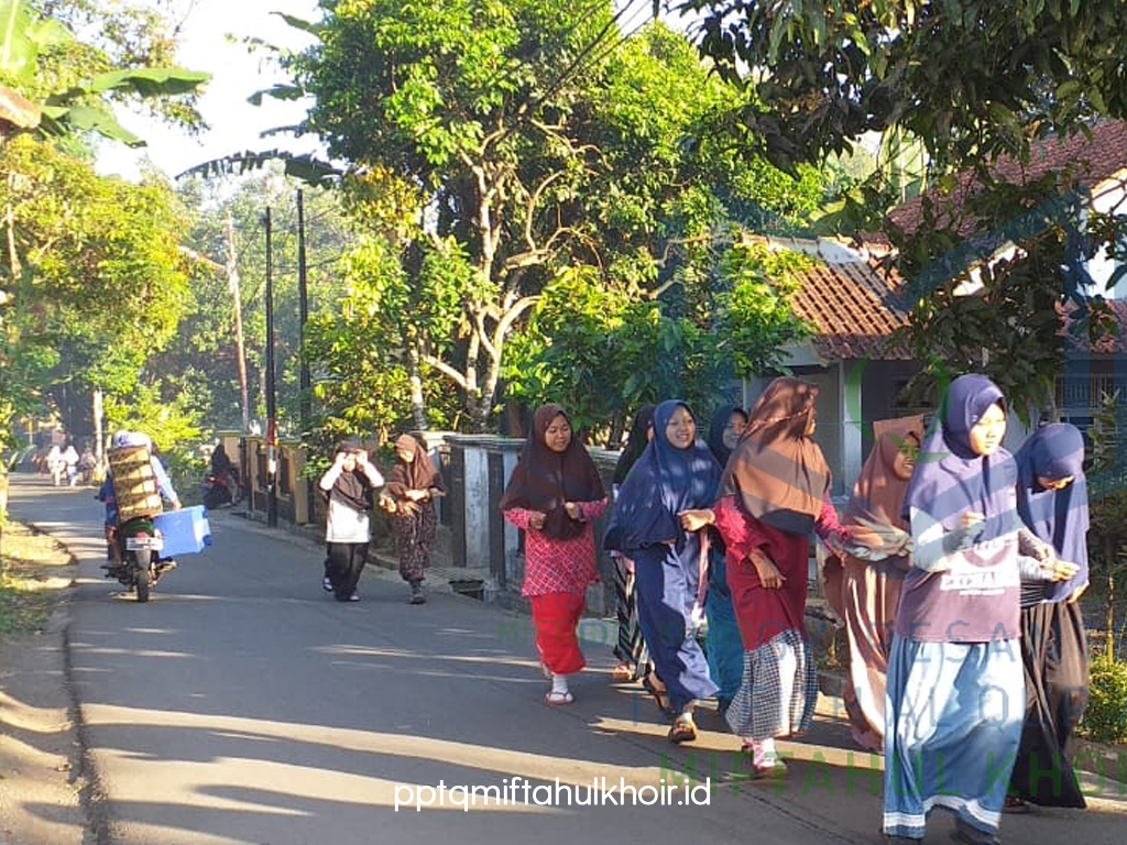 Lari bersama mengelilingi kantor kecamatan